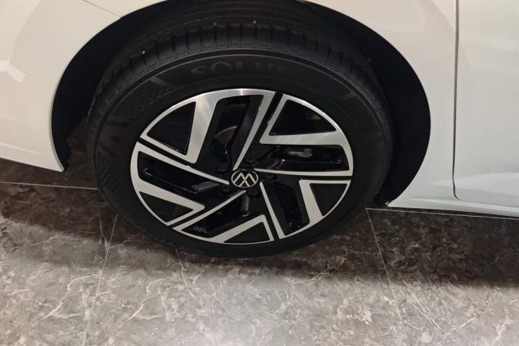 Used Volkswagen Sagitar 2024 300TSI DSG Excellence Edition Right Rear Wheel Hub