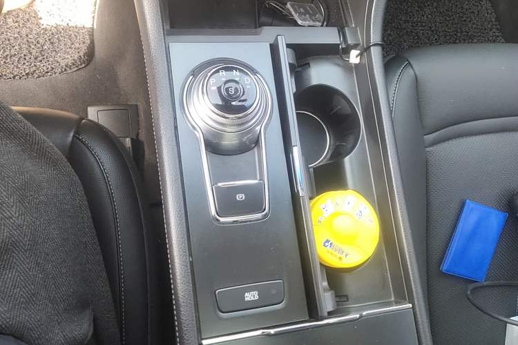 Used Ford Taurus 2015 EcoBoost 245 Fashion Edition Gear Lever