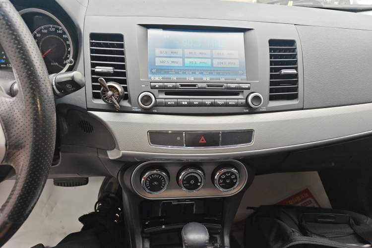 Used Mitsubishi Lancer EX 2015 1.8L CVT ZhiShang Edition China V Standard
