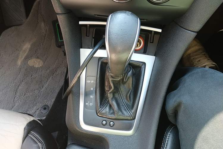 Used DS 5LS 2015 1.6T Comfort Edition THP160 Gear Lever