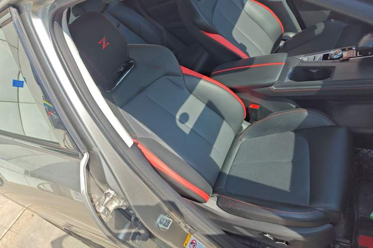 Used CHANGAN OSHAN Z6 2022 Blue Whale 1.5T DCT Smart Navigation Model