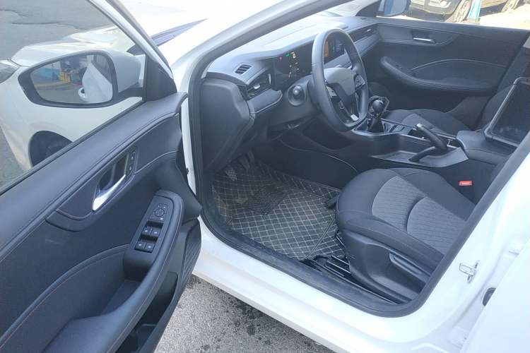 Used Roewe i5 2023 1.5L Manual Comfort Edition