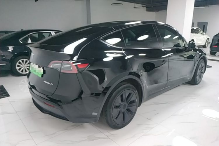 Used Tesla Model Y 2023 Long-Range All-Wheel-Drive Version
