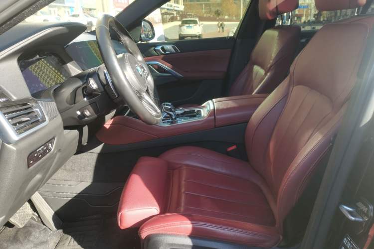 Used BMW X6 2022 xDrive40i Luxury Edition M Sport Package Left Front Seat