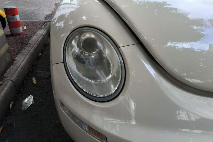 Used Volkswagen Beetle 2010 1.6 AT Right Front Headlight