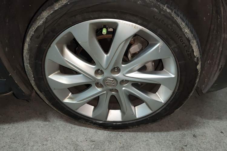Used Buick Envision 2014 28T All-Wheel-Drive Versatile Sports Flagship Edition Right Front Wheel Hub