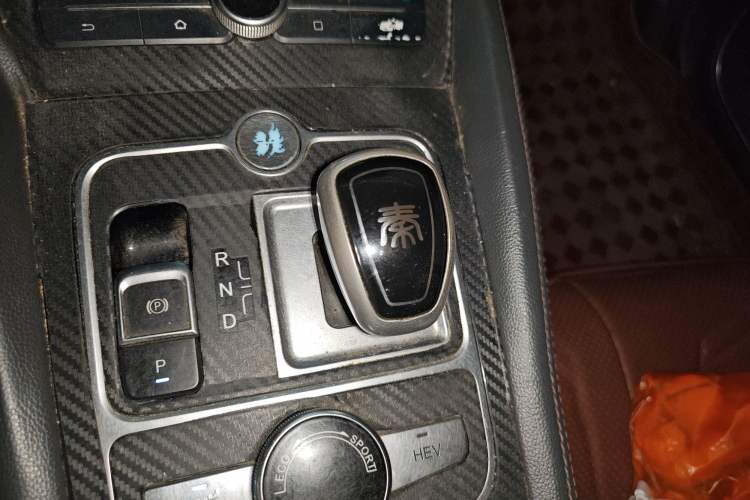 Used BYD Qin New Energy 2017 Qin 1.5T 100 Gear Lever
