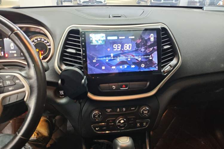 Used Jeep Cherokee 2016 2.4L Leading Edition Audio And AC Panel