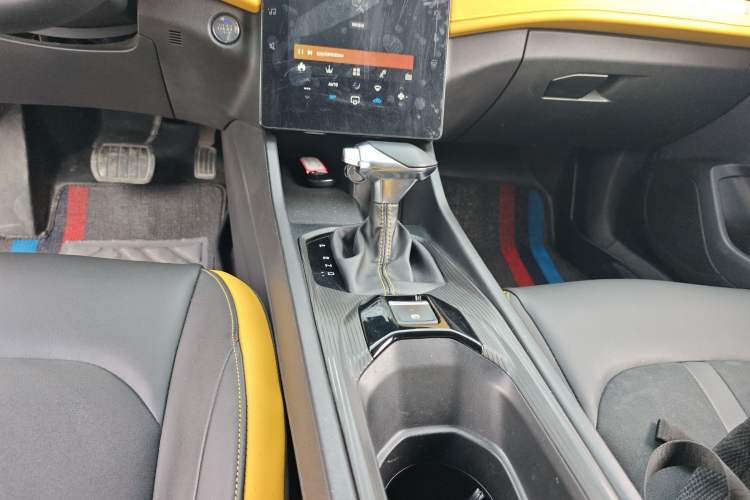 Used Dongfeng Aeolus Yixuan 2023 Mach Edition 1.5T Automatic Pursuit Rider Version Gear Lever