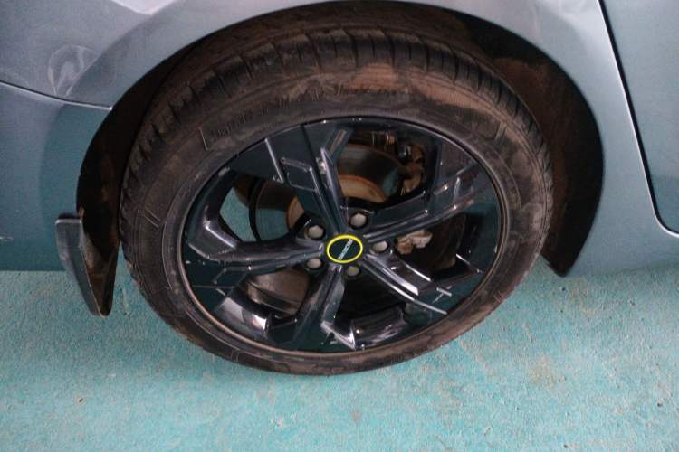 Used Roewe i6 MAX 2020 300TGI Automatic Supreme Edition with Cool Sunroof and Advanced Driving Features