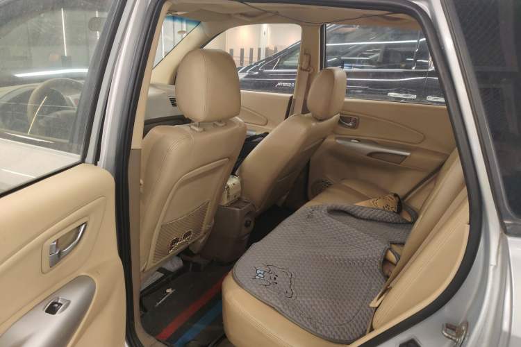 Used Hyundai Tucson 2009 2.0L Automatic Two-Wheel Drive with Sunroof Left Rear Seat