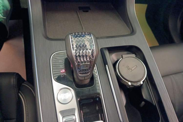 Used GAC Trumpchi GS8 2025 Linghang Series 2.0 TGDI Four-Wheel-Drive Luxury Edition 5 Seats Gear Lever