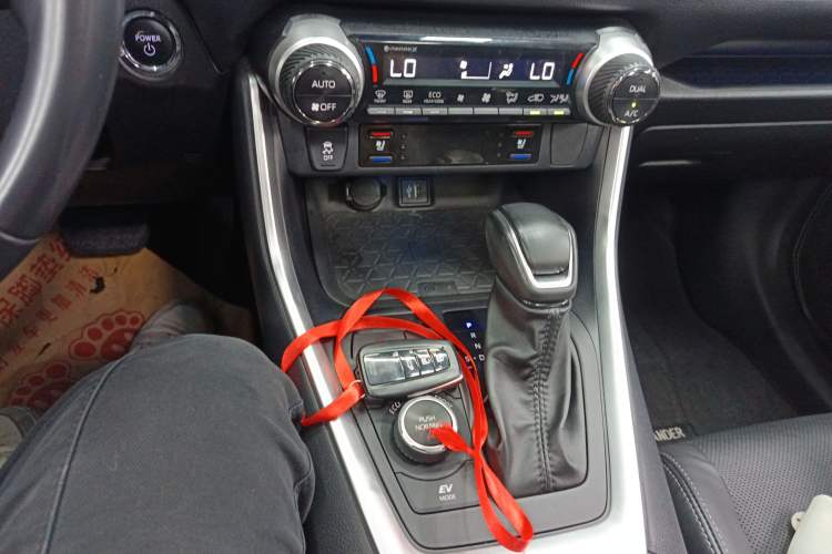 Used Toyota Wildlander 2023 Dual-Motor 2.5L E-CVT Four-Wheel Drive Prestige Edition Gear Lever