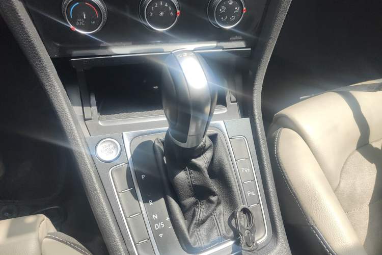 Used Volkswagen Golf 2017 230TSI Automatic Luxury Million-Vehicle Commemorative Edition