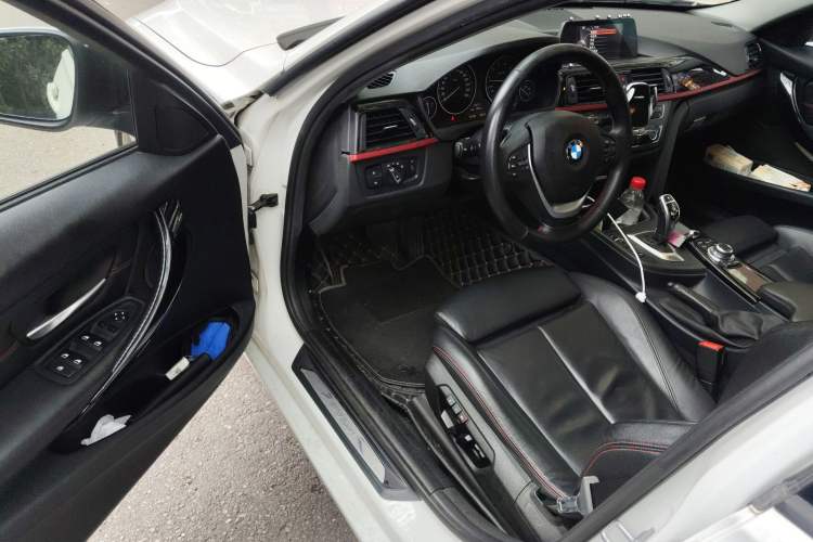 Used BMW 3 Series 2015 320i Luxury Edition Sports Design Package Interior 3