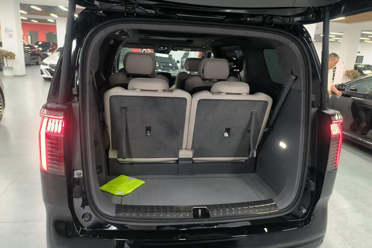 Used Zeekr 009 2024 Six-Seat Executive Version 4WD 108 kWh
