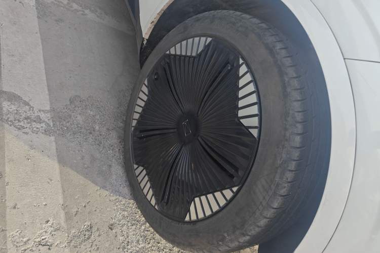 Used Avatr 11 2023 Long-Range Single-Motor Version 5 Seats Right Front Wheel Hub