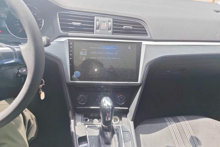 Used Volkswagen Lamando 2015 230TSI DSG Fashion Edition Audio And AC Panel