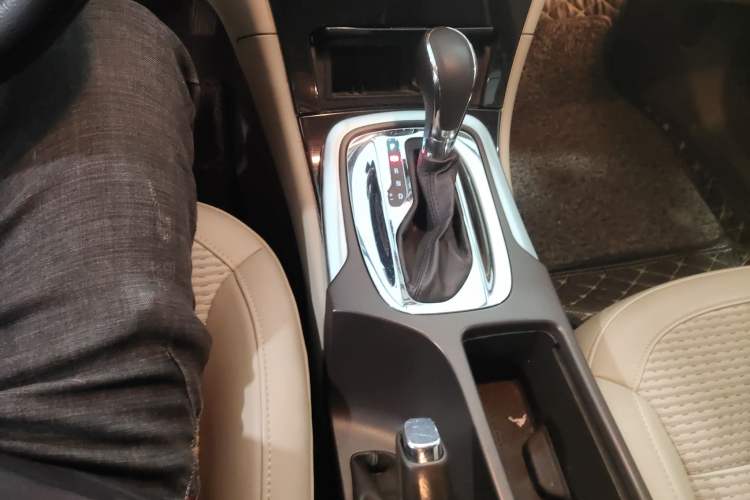 Used Buick Regal 2015 2.0L Leading Fashion Edition