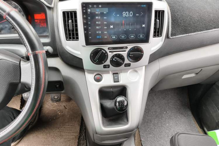 Used Nissan NV200 2012 1.6L 232 Seats Luxury Version