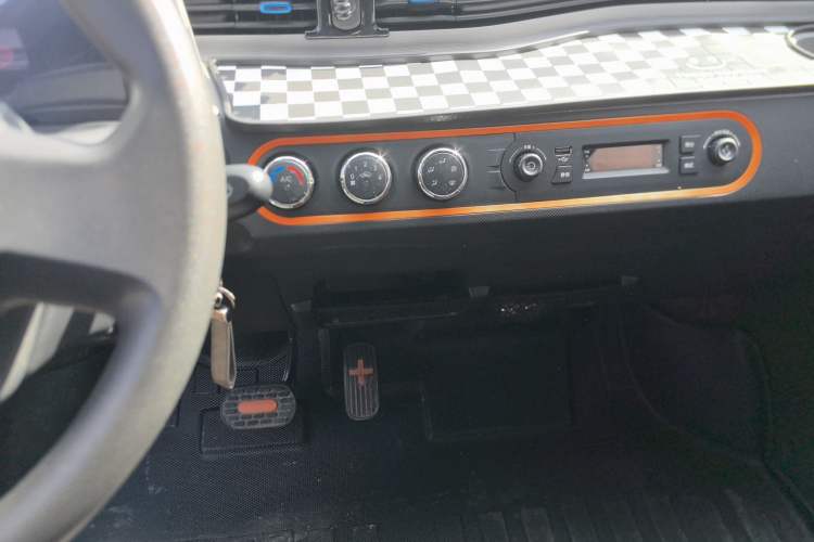 Used Wuling Hongguang MINIEV 2020 Zizai Version Lithium-NMC Audio And AC Panel