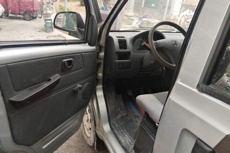 Used BAIC Weiwang 306 2011 1.3L base model 7 seats
