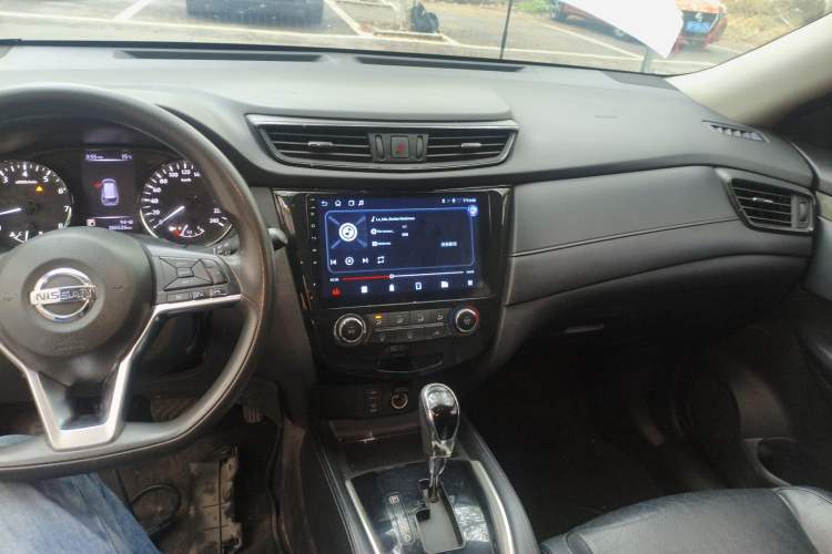 Used Nissan X-Trail 2017 2.0L CVT Comfort Edition 2WD Center Console