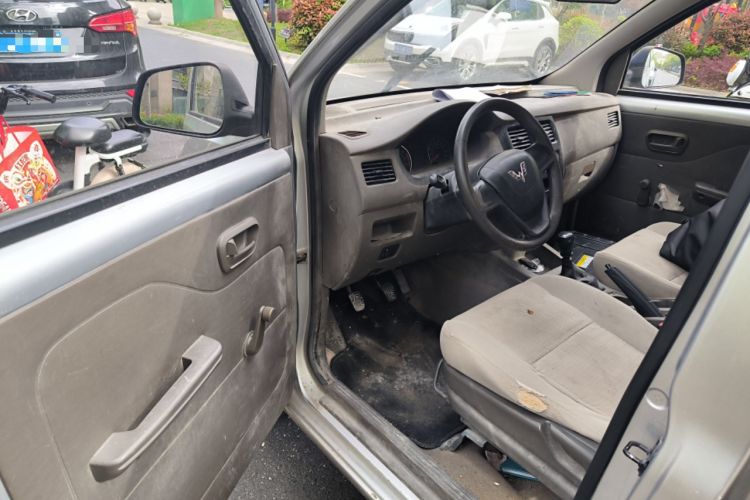 Used Wuling Rongguang V 2019 1.5L Van - Utility Model
