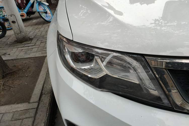 Used Geely Auto Emgrand X7 Sport 2018 1.8TD Automatic Two-Wheel Drive Smart Connect 4G Internet Edition
