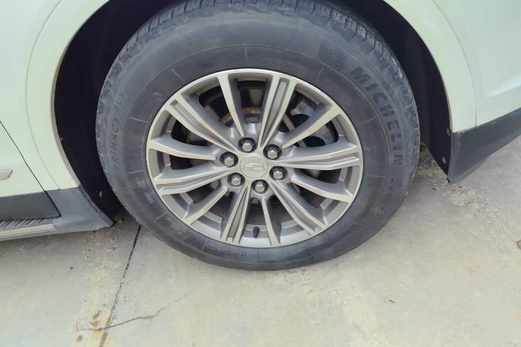 Used Cadillac XT5 2016 28T Four-Wheel Drive Luxury Model Right Front Wheel Hub