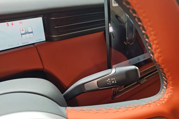 Used Hongqi HS6 PHEV 2026 220 All-Wheel Drive Smart Hybrid Version Gear Lever