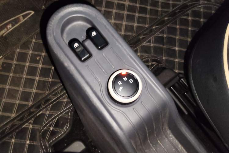 Used Wuling Hongguang MINIEV 2022 Macaron Premium Model – Lithium Iron Phosphate Gear Lever