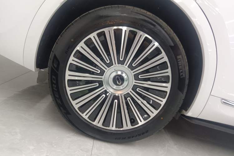 Used Hima AITO M8 2025 Extended-Range Ultra Version 53.4 kWh 5-Seater Edition Right Rear Wheel Hub
