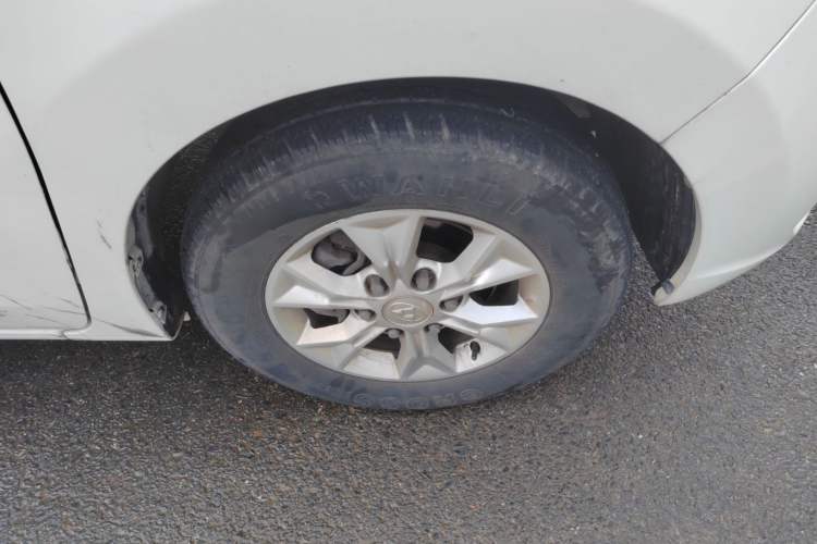 Used SAIC MAXUS G10 2014 2.0T Automatic Elite Edition Right Front Wheel Hub