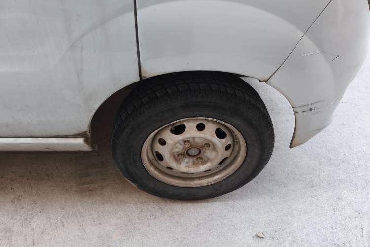 Used BAIC Weiwang 205 2013 1.0L Joy version Right Front Wheel Hub