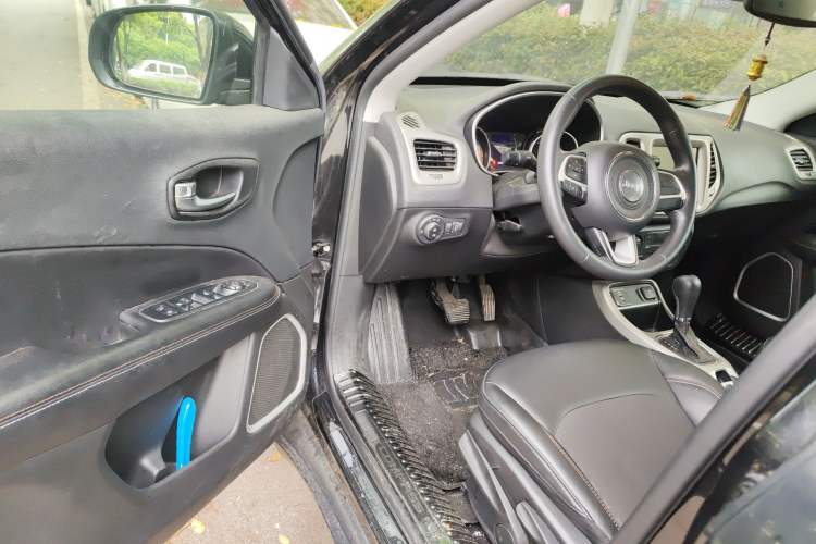 Used Jeep Compass 2020 220T Automatic Leading Edition Driver Seat