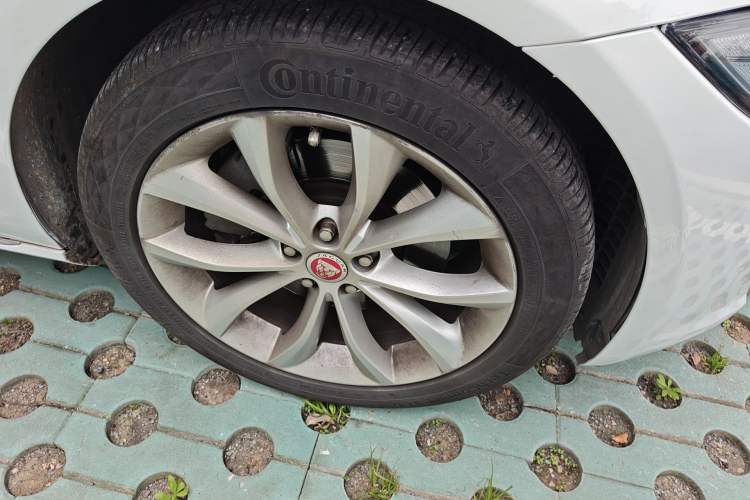 Used Jaguar XFL 2019 XFL 2.0T 250 PS Two-Wheel-Drive Luxury Edition Right Front Wheel Hub