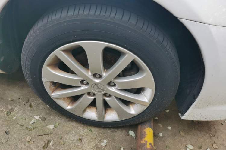 Used Mazda 6 2013 2.0L Automatic Ultra-Luxury Model Right Front Wheel Hub