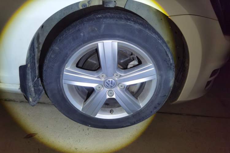 Used Volkswagen Golf 2014 1.6L Automatic Comfort Model Right Front Wheel Hub