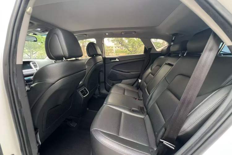 Used Hyundai Tucson 2018 1.6T Dual-Clutch Two-Wheel Drive 15th Anniversary Special Edition Left Rear Seat