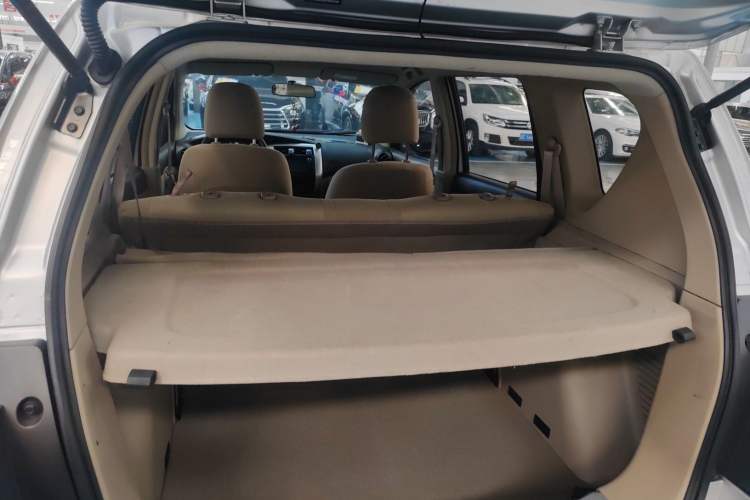 Used Nissan Livina 2015 1.6XE Manual Comfort Edition Trunk