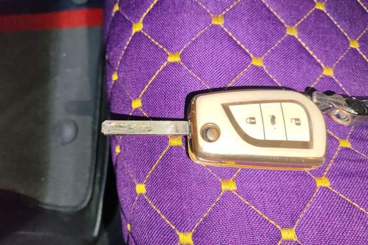 Used Toyota Corolla 2014 1.6L CVT GL-i Vehicle Key