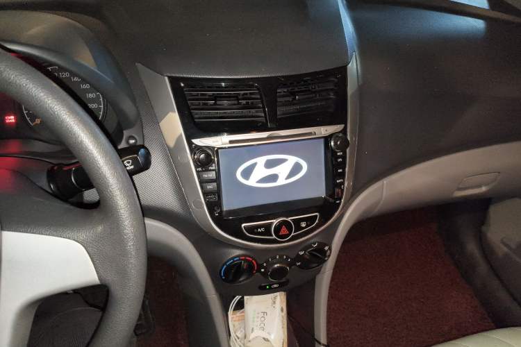 Used Hyundai Verna (older generation) 2010 Sedan 1.4L Manual Comfort GS
