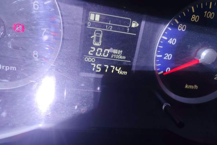 Used Venucia R50 2015 1.6L Manual Fashion Edition Odometer Close Up