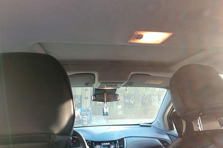 Used Chevrolet Trax 2018 330T Automatic Two-Wheel Drive Elite Model Headliner