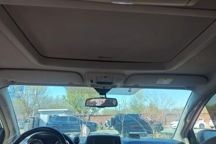 Used Chrysler Grand Voyager 2013 3.6L Luxury Edition Headliner