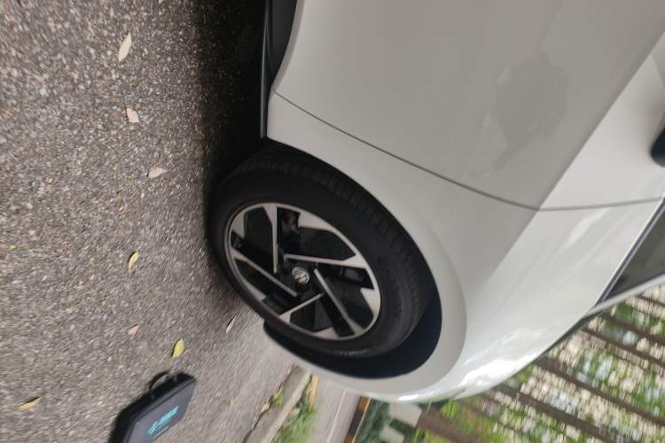 Used Volkswagen ID.3 2024 Outstanding Edition Right Front Wheel Hub