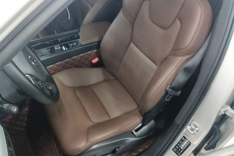 Used Volvo XC60 2021 T5 4x4 Smart Luxury Edition Left Front Seat