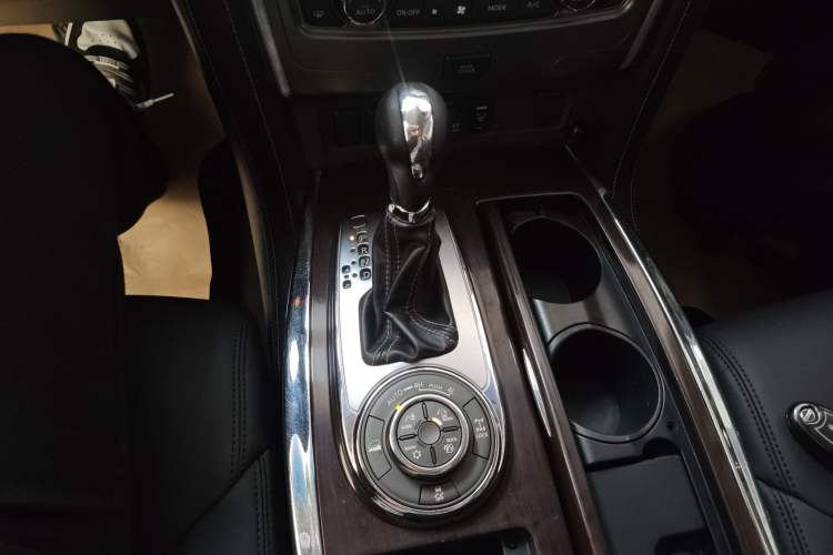 Used Nissan Patrol 2017 4.0L SE U.S.-Spec Version
