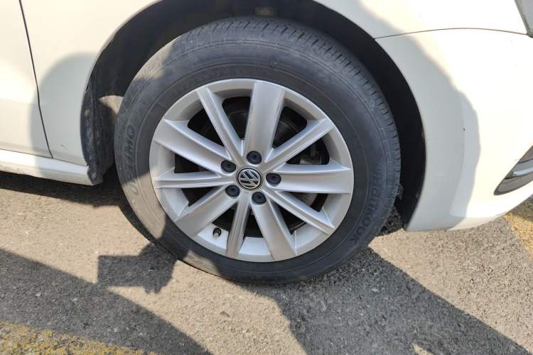 Used Volkswagen Polo 2014 1.4L Manual Comfort Edition Right Front Wheel Hub